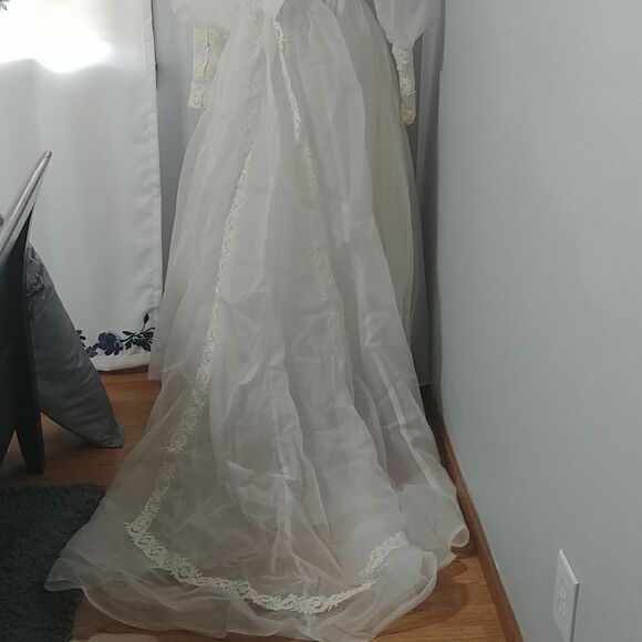 My mother's vintage Bohemian 1960's wedding gown long sleeves and lace - Picture 7 of 14